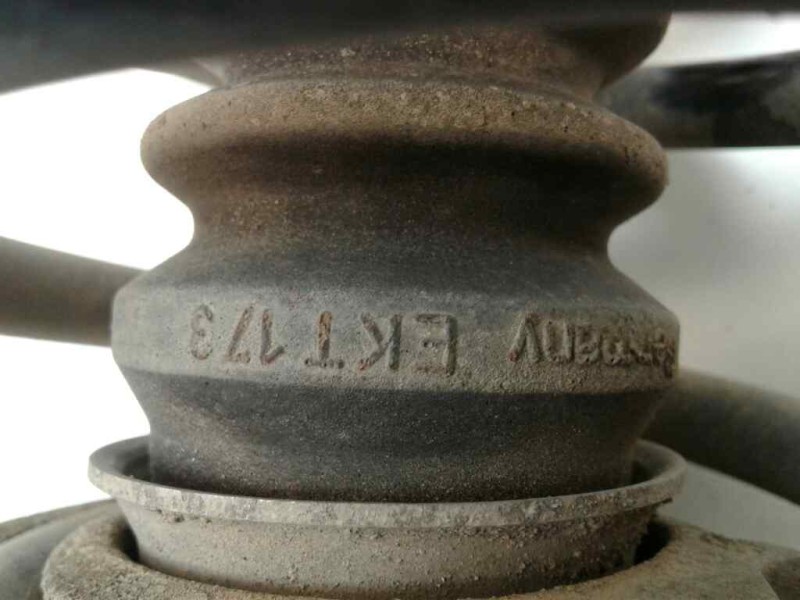 Recambio de amortiguador delantero derecho para volkswagen passat berlina (3b2) comfortline referencia OEM IAM 814903556672 EKT1