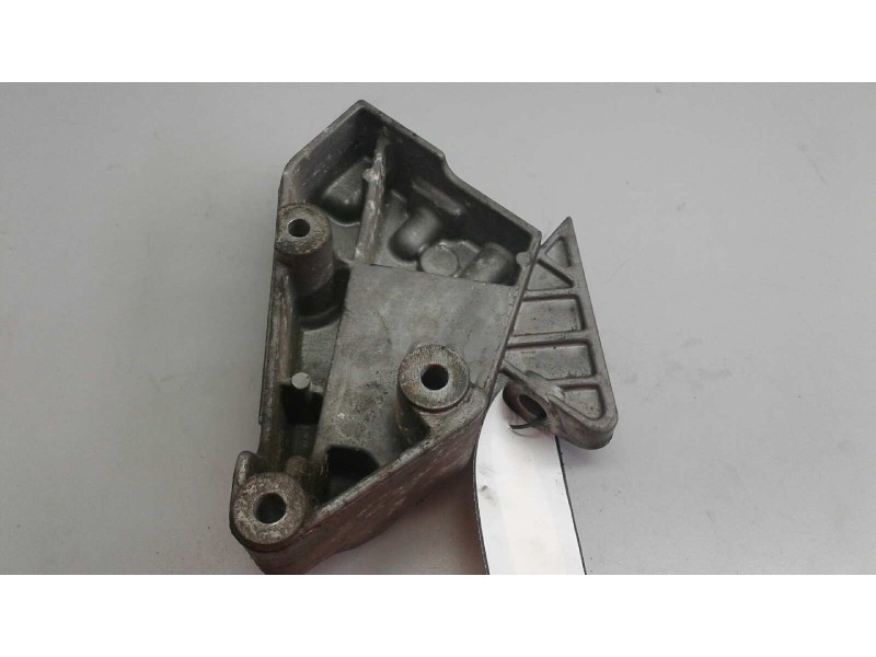 Recambio de soporte motor derecho inferior para audi a3 (8p) 2.0 fsi ambition referencia OEM IAM 06F199207P  