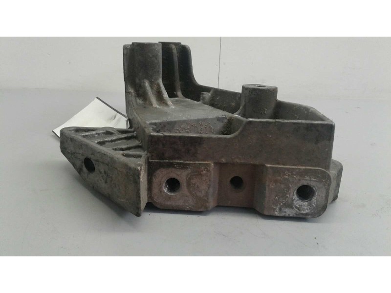 Recambio de soporte motor derecho inferior para audi a3 (8p) 2.0 fsi ambition referencia OEM IAM 06F199207P  