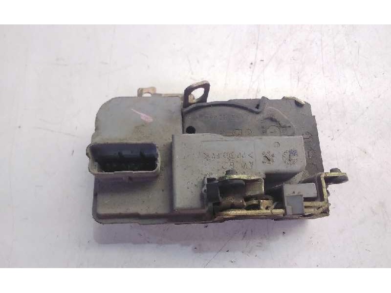 Recambio de cerradura puerta delantera derecha para peugeot 206 berlina xs referencia OEM IAM 9136J1  