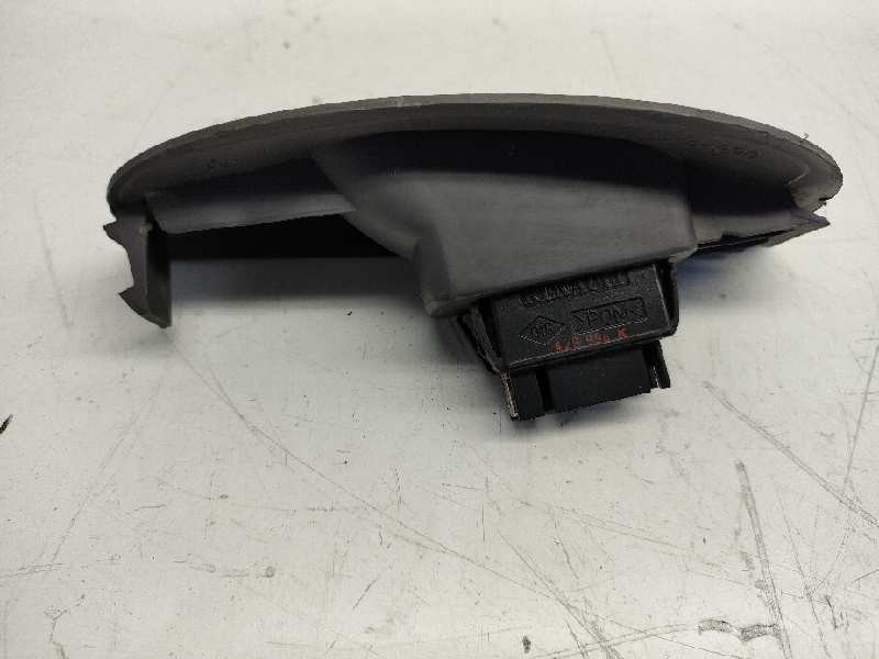 Recambio de mando elevalunas delantero derecho para renault megane i fase 2 berlina (ba0) 1.9 dti rte referencia OEM IAM 7700429