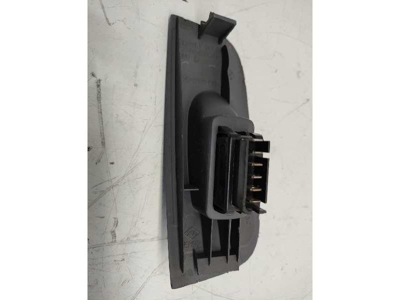 Recambio de mando elevalunas delantero derecho para renault megane i fase 2 berlina (ba0) 1.9 dti rte referencia OEM IAM 7700429