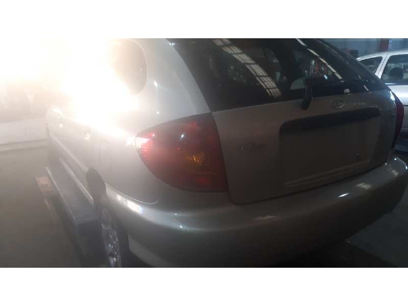 kia rio del año 2002