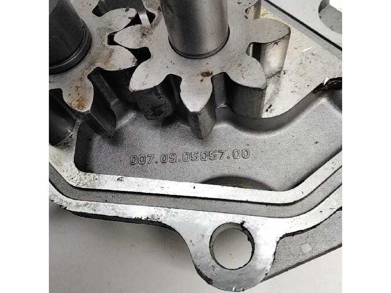 Recambio de bomba aceite para nissan terrano/terrano.ii (r20) 2.7 turbodiesel referencia OEM IAM 007090505700  