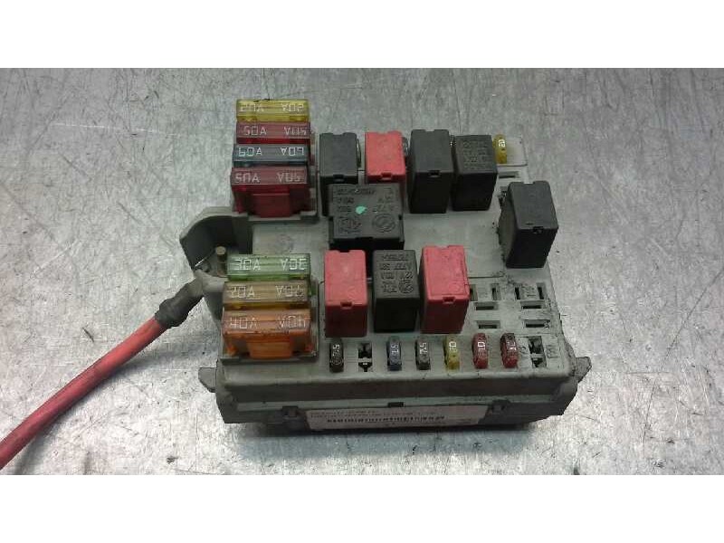 Recambio de caja fusibles para fiat punto berlina (188) 1.2 16v cat referencia OEM IAM 46766777  
