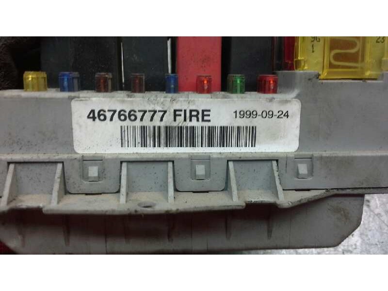 Recambio de caja fusibles para fiat punto berlina (188) 1.2 16v cat referencia OEM IAM 46766777  