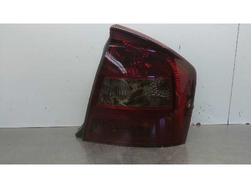 Recambio de piloto trasero derecho para kia cerato 2.0 ex crdi berlina (4-ptas.) referencia OEM IAM   