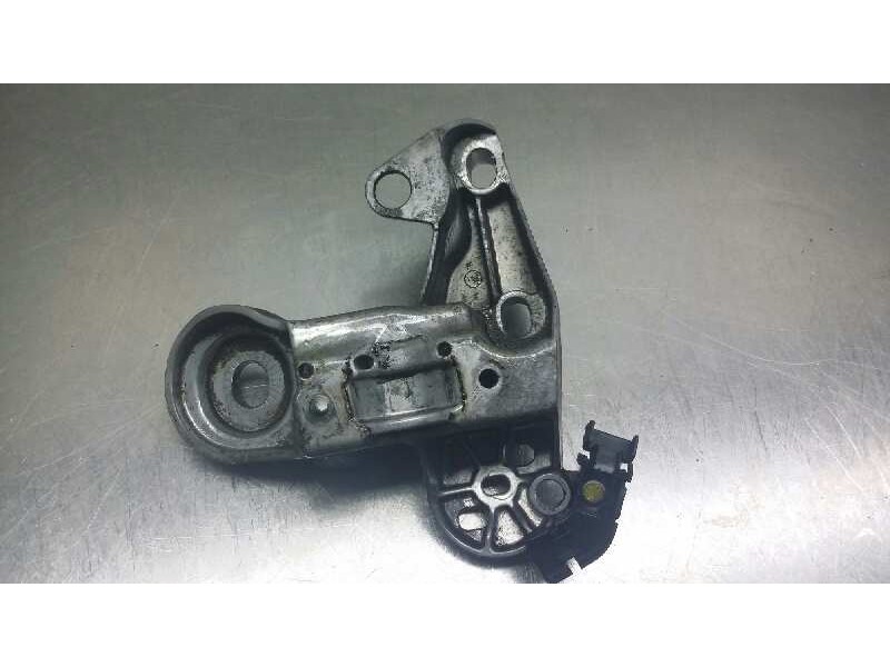 Recambio de soporte motor derecho inferior para volkswagen passat berlina (3b2) comfortline referencia OEM IAM 8D0199352H  