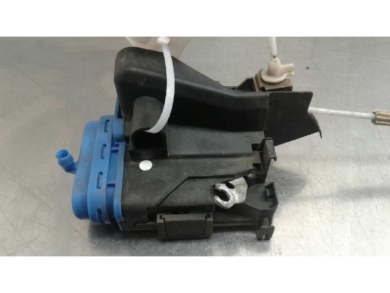 Recambio de cerradura puerta trasera derecha para audi a6 berlina (c4) 2.8 quattro referencia OEM IAM   
