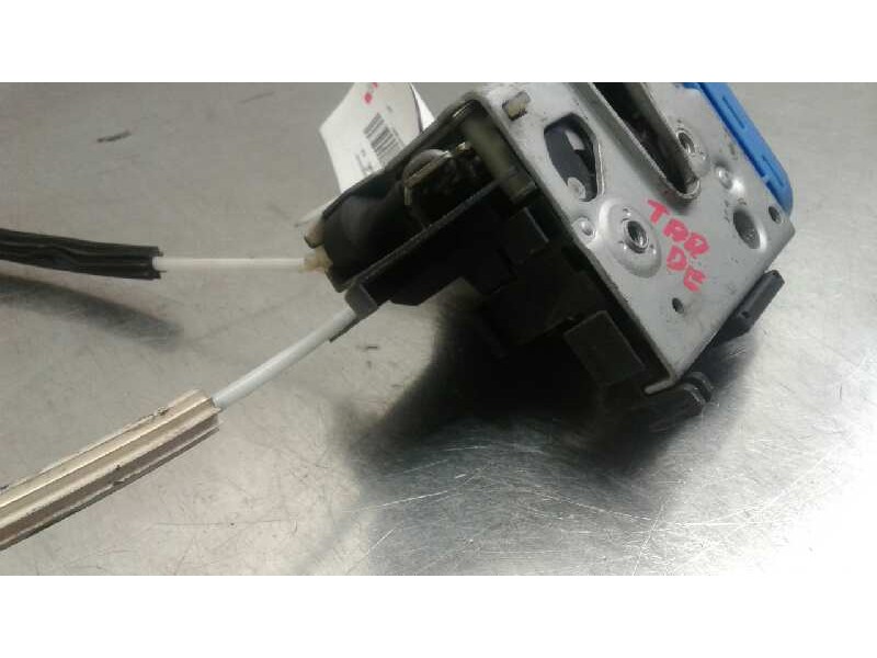 Recambio de cerradura puerta trasera derecha para audi a6 berlina (c4) 2.8 quattro referencia OEM IAM   
