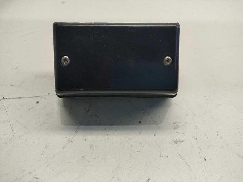 Recambio de piloto matricula para iveco daily caja cerrada (1989 =>) referencia OEM IAM COBO02482 24 VOLTIOS IZQUIERDO