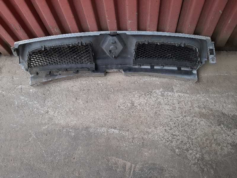 Recambio de rejilla delantera para renault trafic combi (ab 4.01) referencia OEM IAM   