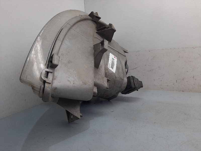 Recambio de faro izquierdo para renault trafic combi (ab 4.01) referencia OEM IAM   