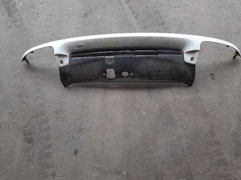 Recambio de rejilla delantera para renault clio ii fase i (b/cbo) 1.9 d referencia OEM IAM 7700846870  