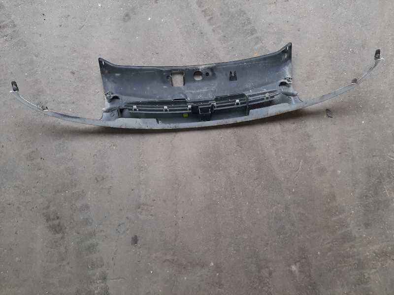 Recambio de rejilla delantera para renault clio ii fase i (b/cbo) 1.9 d referencia OEM IAM 7700846870  