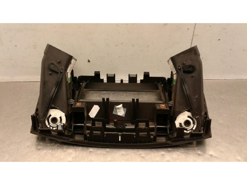 Recambio de aireador central para opel insignia berlina 2.0 16v cdti referencia OEM IAM 132282235  