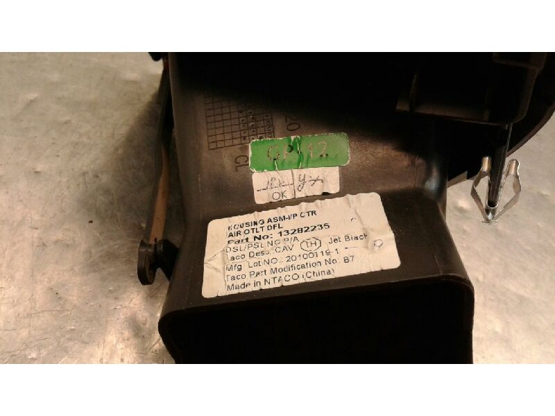 Recambio de aireador central para opel insignia berlina 2.0 16v cdti referencia OEM IAM 132282235  