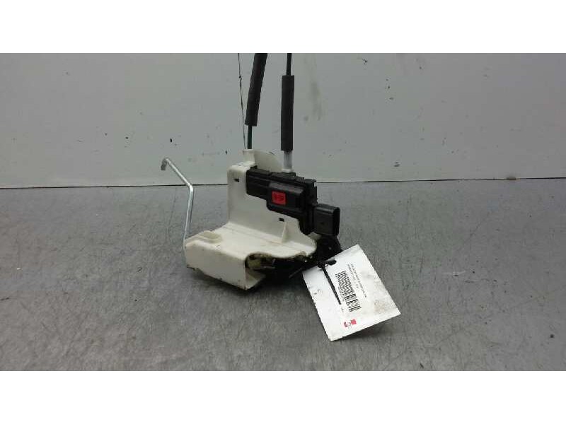 Recambio de cerradura puerta trasera derecha para hyundai i10 basis referencia OEM IAM 81420B9020  