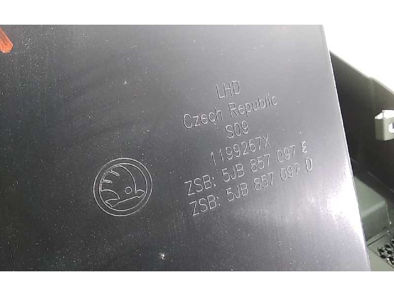 Recambio de guantera para skoda rapid active referencia OEM IAM 5JB857097E  