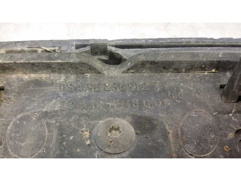 Recambio de rejilla delantera para peugeot 206 berlina xn referencia OEM IAM 96286912 1851948 