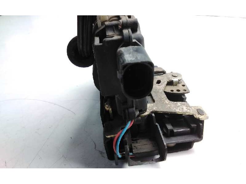 Recambio de cerradura puerta trasera izquierda para volkswagen golf iv berlina (1j1) conceptline referencia OEM IAM 3B4839015AL 