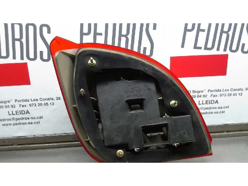 Recambio de piloto trasero derecho para ford fiesta berlina (dx) trend referencia OEM IAM 1044154  