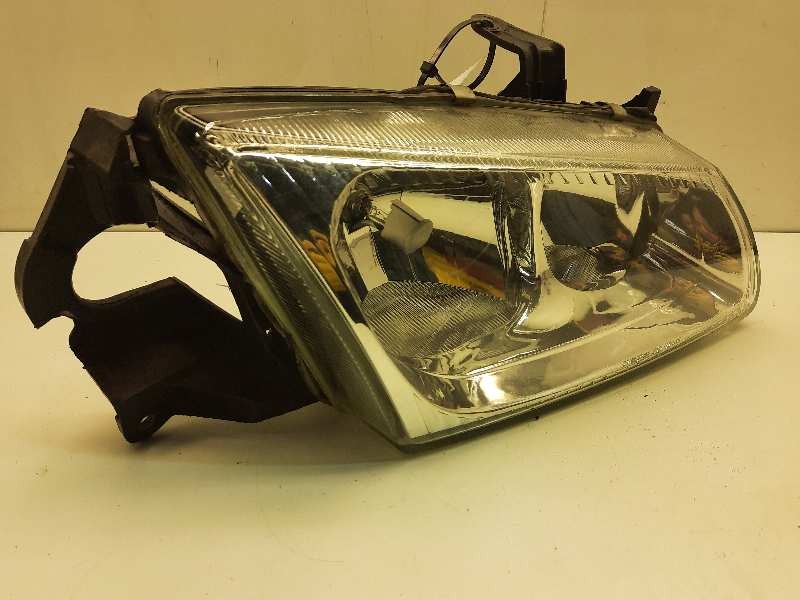 Recambio de faro derecho para nissan almera (n16/e) acenta referencia OEM IAM 26010BN760  