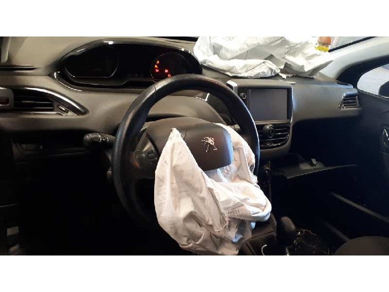 peugeot 208 del año 2012