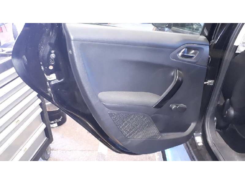 peugeot 208 del año 2012