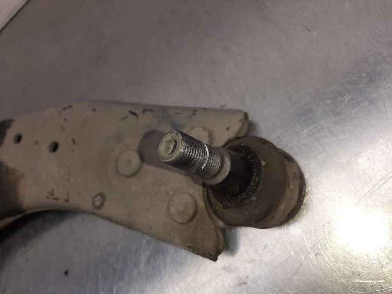 Recambio de brazo suspension inferior delantero derecho para ford focus berlina (cap) 1.6 tdci cat referencia OEM IAM   