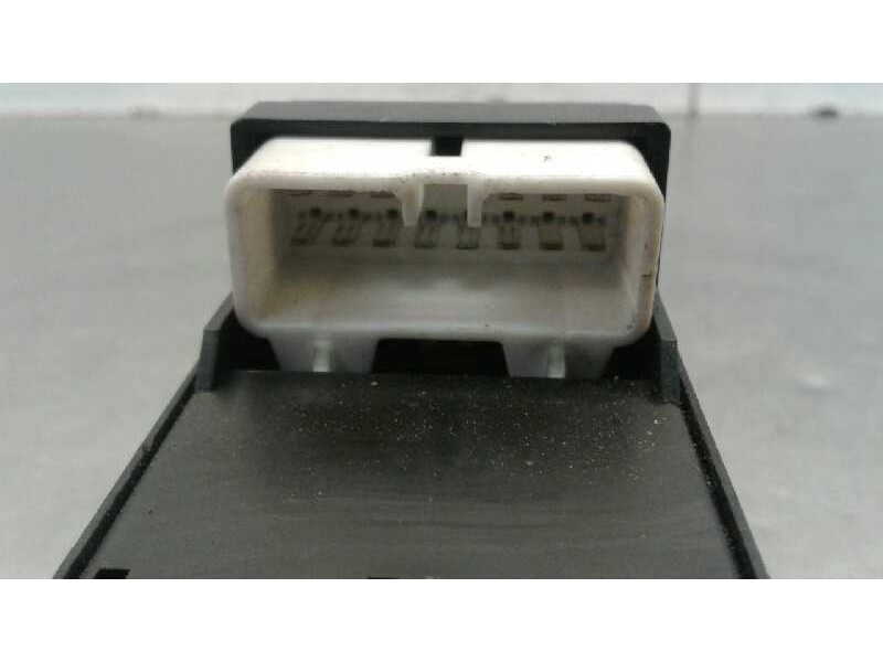 Recambio de mando elevalunas delantero izquierdo para hyundai accent (lc) gls referencia OEM IAM 820W10270  