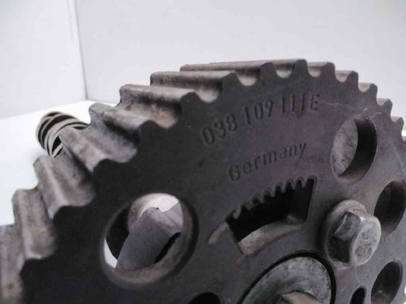 Recambio de arbol de levas para volkswagen golf v berlina (1k1) sportline 4motion referencia OEM IAM 038109111E  