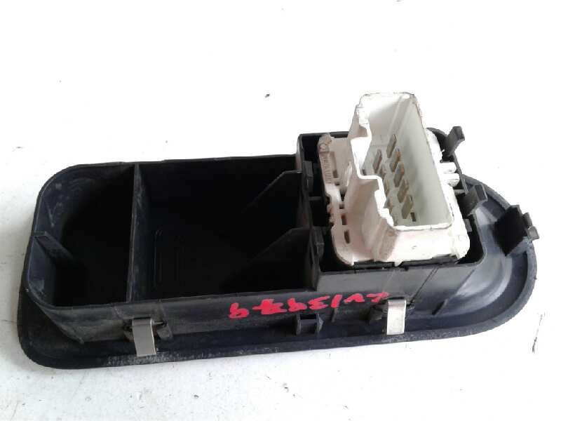 Recambio de mando elevalunas delantero izquierdo para renault clio iii confort dynamique referencia OEM IAM 8200214945  