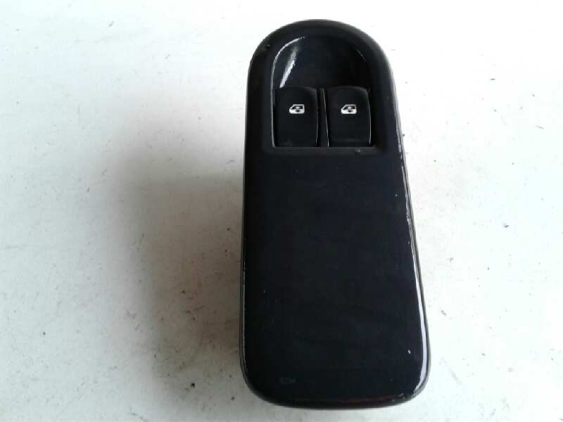 Recambio de mando elevalunas delantero izquierdo para renault clio iii confort dynamique referencia OEM IAM 8200214945  