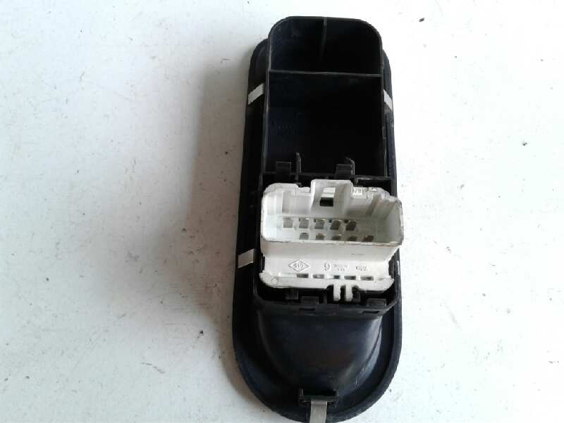 Recambio de mando elevalunas delantero izquierdo para renault clio iii confort dynamique referencia OEM IAM 8200214945  
