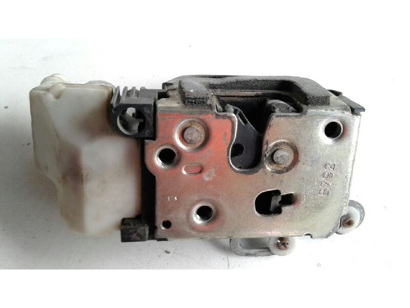 Recambio de cerradura puerta delantera derecha para alfa romeo 147 (190) 1.9 jtd distinctive referencia OEM IAM 0046800415  