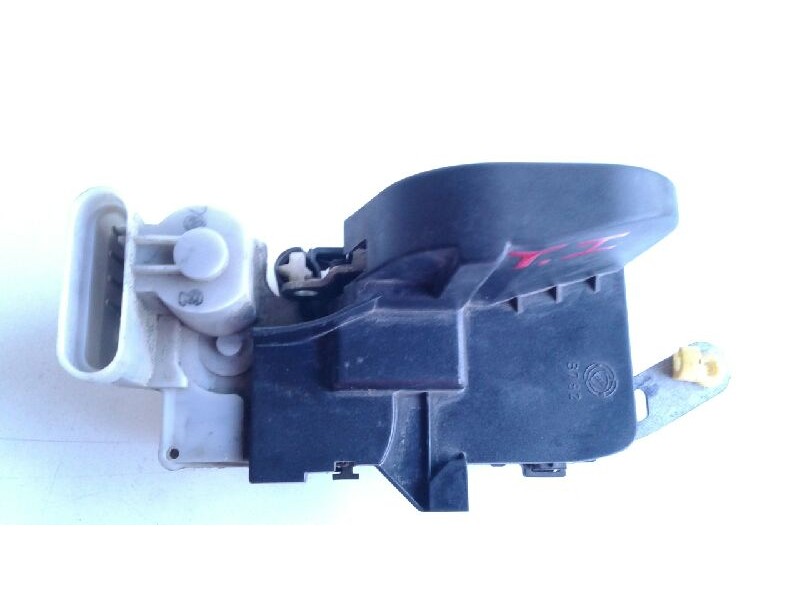 Recambio de cerradura puerta trasera izquierda para alfa romeo 147 (190) 1.9 jtd distinctive referencia OEM IAM 0046557035  