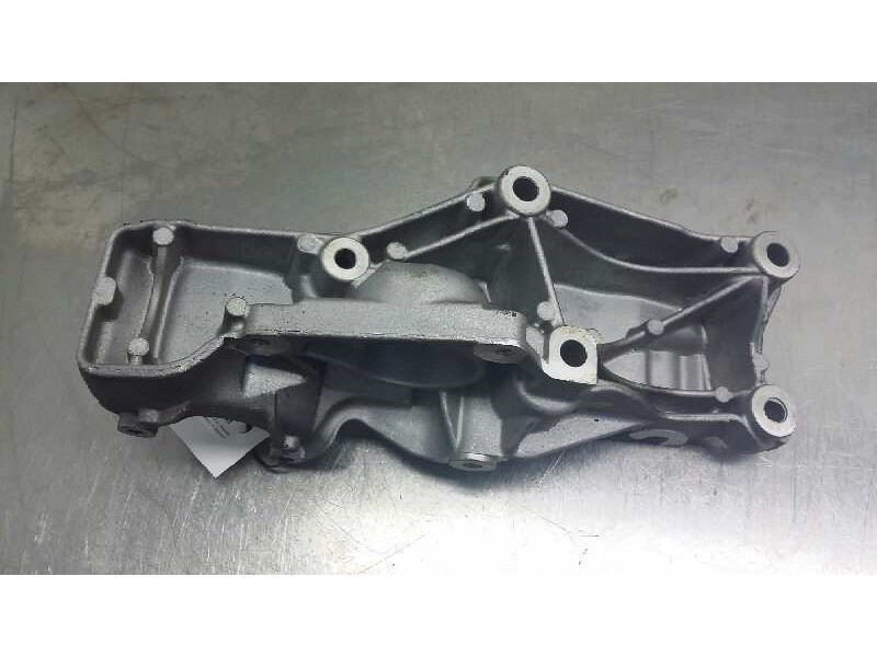 Recambio de soporte alternador para renault trafic combi (ab 4.01) 2.0 dci diesel cat referencia OEM IAM 117109477R  