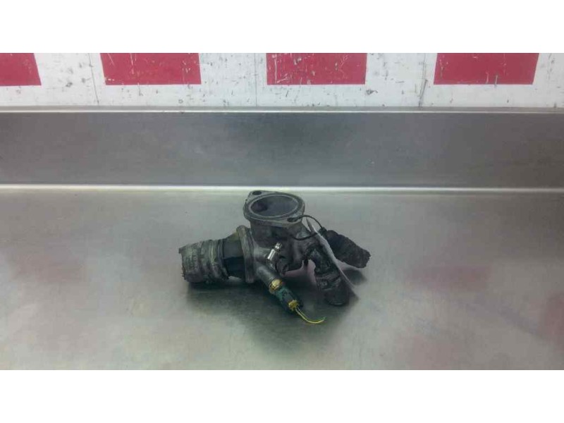 Recambio de caja termostato para opel vectra c berlina design referencia OEM IAM V705588  
