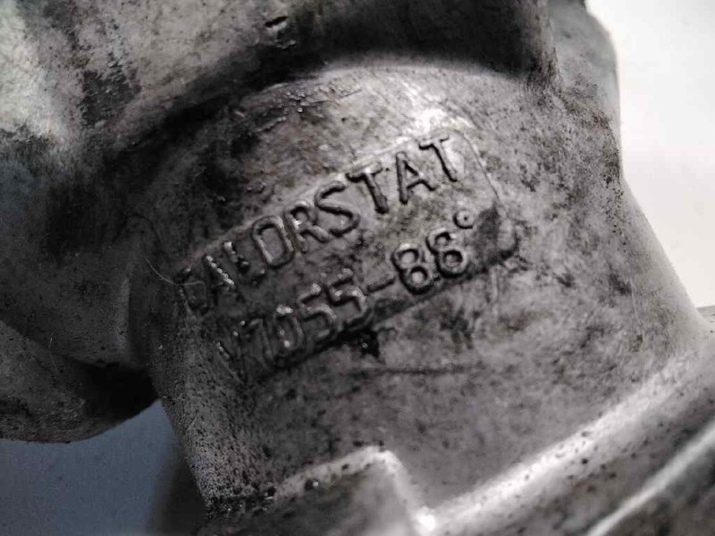 Recambio de caja termostato para opel vectra c berlina design referencia OEM IAM V705588  