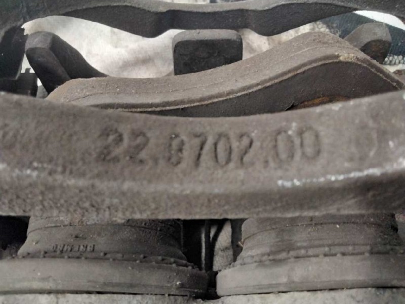 Recambio de pinza freno delantera derecha para nissan cabstar 35.12 referencia OEM IAM 22970200  