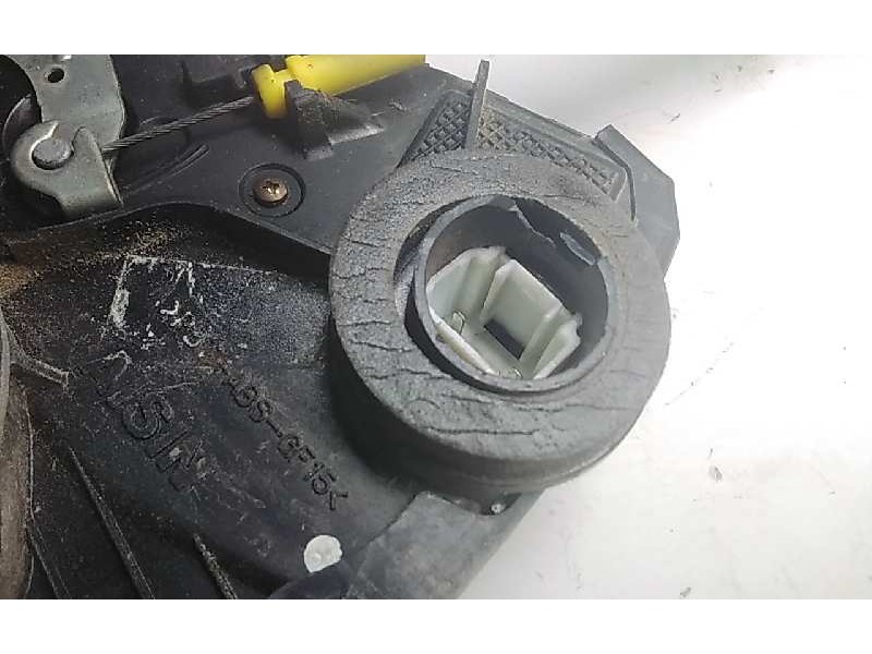 Recambio de cerradura puerta delantera derecha para toyota corolla verso (r1) 2.2 d-4d luna referencia OEM IAM 6903002162  