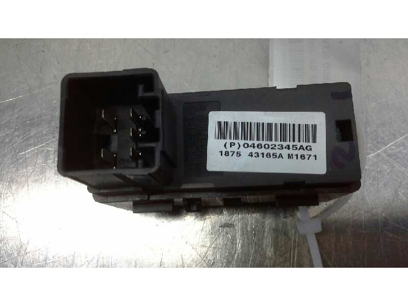 Recambio de mando elevalunas trasero derecho para jeep gr. cherokee (wh) 3.0 crd limited referencia OEM IAM 04602345AG  
