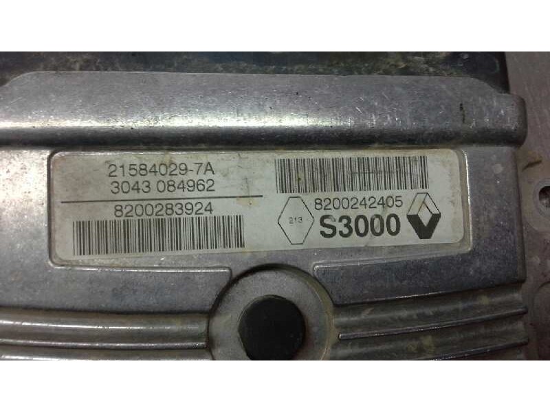 Recambio de centralita motor uce para renault megane ii berlina 3p confort expression referencia OEM IAM   