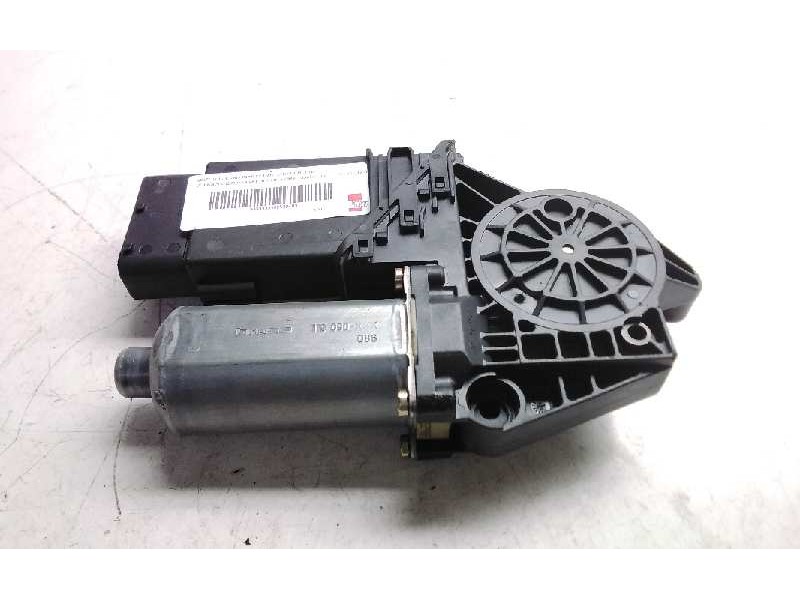 Recambio de motor elevalunas delantero derecho para volkswagen passat berlina (3b2) comfortline referencia OEM IAM 130821694  