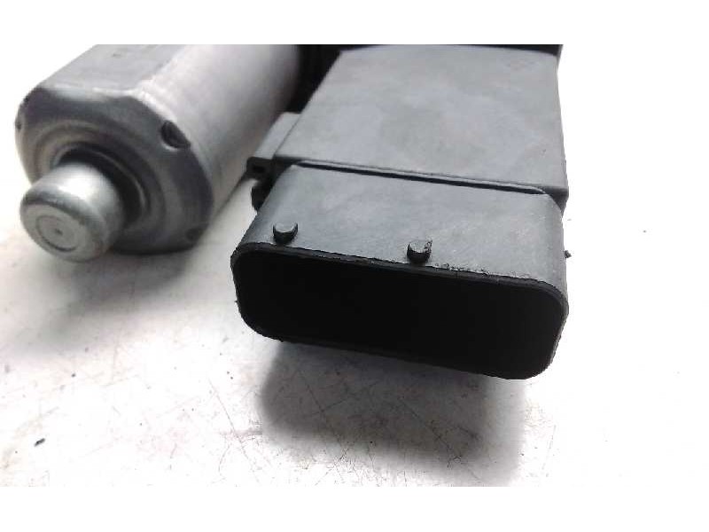 Recambio de motor elevalunas delantero derecho para volkswagen passat berlina (3b2) comfortline referencia OEM IAM 130821694  