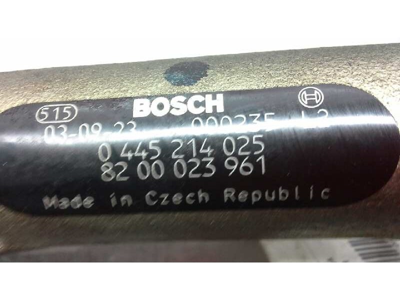 Recambio de rampa inyectora para renault master desde ´98 2.2 diesel referencia OEM IAM 8200023961  