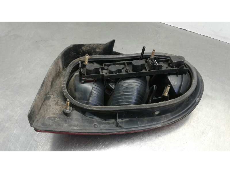 Recambio de piloto trasero izquierdo para renault megane i coupe fase 2 (da..) 1.4 16 v dynamique referencia OEM IAM 7700428056 