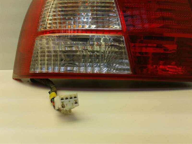 Recambio de piloto trasero izquierdo para kia shuma ii 1.6 ls 4 berlina referencia OEM IAM 0K2NC51160A  