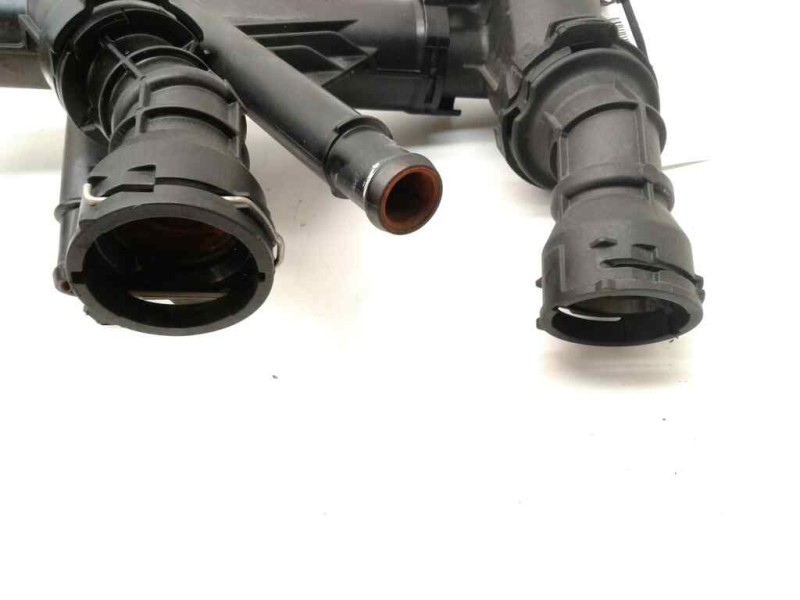 Recambio de caja termostato para volkswagen passat lim. (3g2) 1.6 tdi dpf referencia OEM IAM 04L121071E  